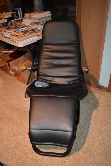 VINTAGE MASSAGE LOUNGE CHAIR