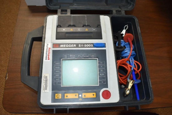 AVO/MEGGER S1-5005 DIGITAL INSULATION TESTER, LEADS, CASE