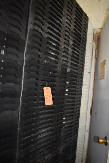 (1) COLUMN OF NESTING PLASTIC PALLETS, 39" x 47" x