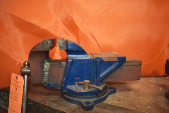 5" BENCH VISE, BRAND UNKNOWN, ONE JAW IS WELDED
