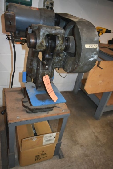WEBBING TIP PRESS WITH ONE BOX OF METAL WEBBING TIPS