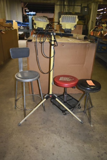 TRIPOD LIGHT, TORIN ROLLING STOOL TYPE CREEPER AND
