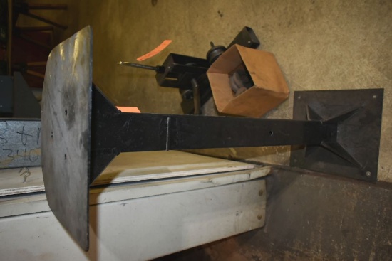 STEEL PEDESTAL STAND, 3' HIGH
