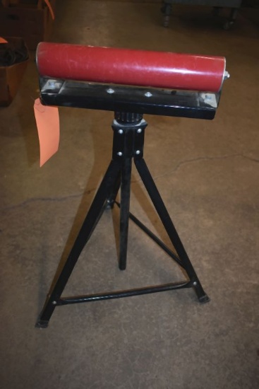 ADJUSTABLE THREE LEG ROLLER STAND