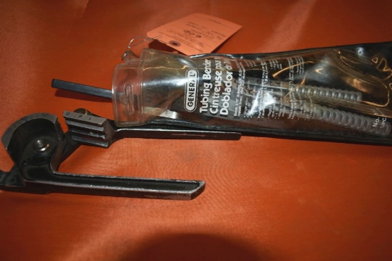 GENERAL 3/16" AND 1/4" TUBING BENDER IN CASE