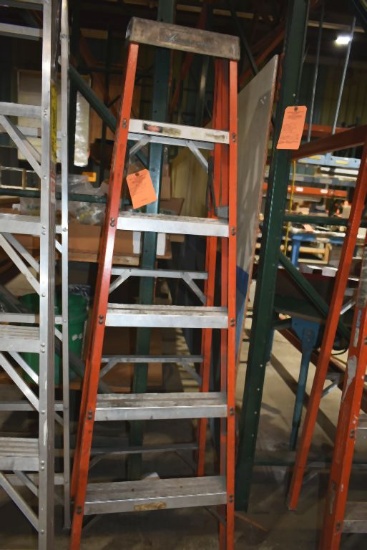 6' ORANGE FIBERGLASS STEP LADDER