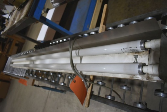 8' TWO BULB FLUORESCENT LIGHT FIXTURE WITH PLUG AND