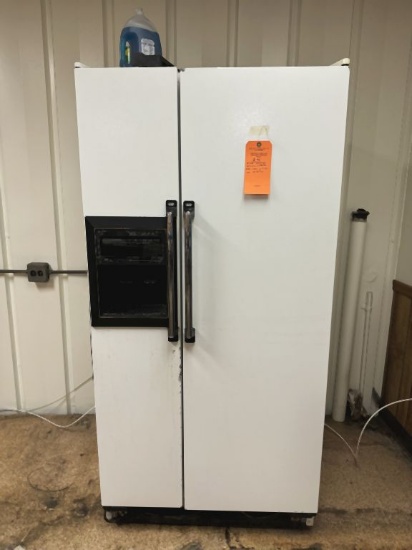 KENMORE SIDE BY SIDE REFRIGERATOR/FREEZER WITH ICE