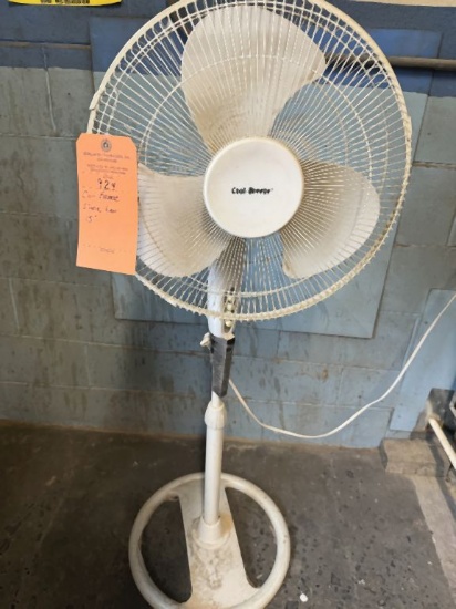 COOL BREEZE FLOOR FAN, 15"