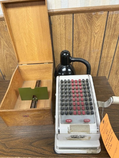 VINTAGE PAY MASTER CHECKWRITING IMPRINTER, DESK LAMP AND
