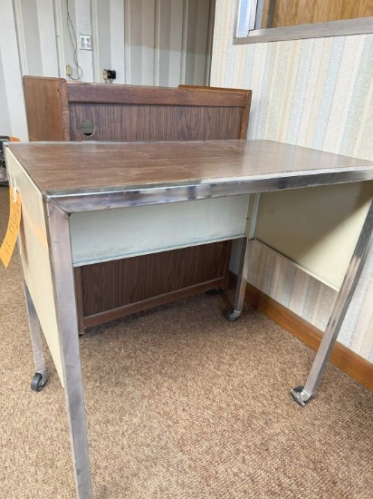 METAL/FORMICA TABLE - STAND WITH WHEELS, 18" x 30" x 28"T