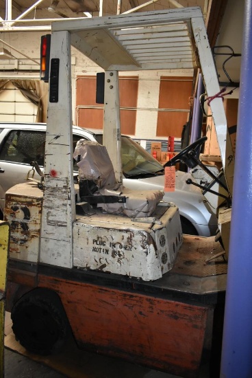 NISSAN RIDE-ON FORKLIFT TRUCK