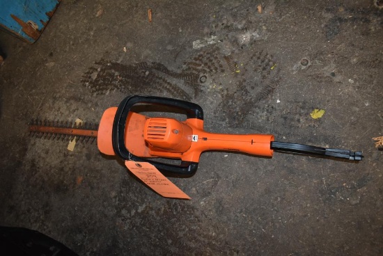 BLACK & DECKER 18" ELECTRIC HEDGE TRIMMER