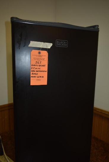 BLACK & DECKER 3.2 CU. FT. DORM REFRIGERATOR, BLACK, MODEL BCRK32, VERY CLEAN