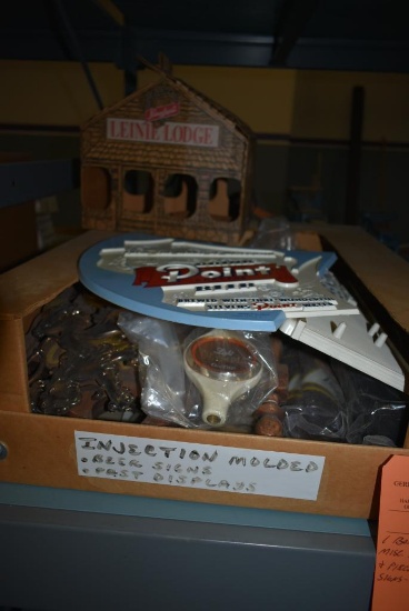 BOX OF ASSORTED MISC. BEER SIGNS AND PIECES OF BEER SIGNS - PLASTIC