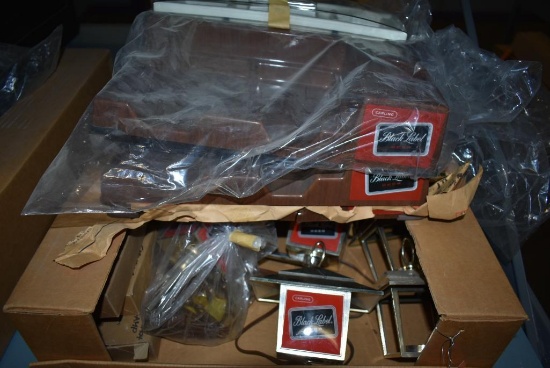 BOX OF CARLING BLACK LABEL SIGNS/ COACH LIGHTS/ MOUNTING KITS, ETC. (DISPLAYS)