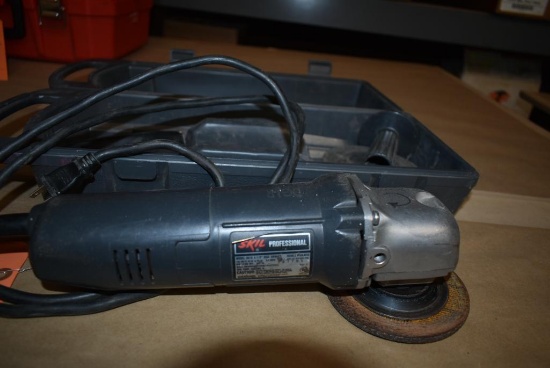 SKIL PROFESSIONAL 4 1/2" DISC GRINDER MODEL 9410, CORDED, WITH CASE