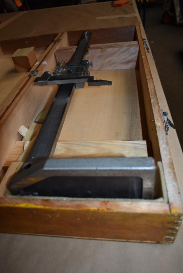 AEROSPACE VERTICAL GAGE WITH WOOD CASE - UP TO 20"