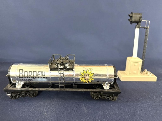 LIONEL BORDEN PLATED TANK CAR, NO. 6-5154 AND LIONEL AUTOMATIC SIGNAL BLOCK SIGNAL, NO. 6-2163