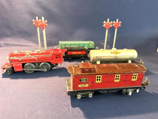 LIONEL JR. 1681 FREIGHT TRAIN AND 1600 SERIES CAR SET. TRANSFER IS MISSING AND POSSIBLE OTHER