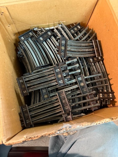 LARGE LOT OF LIONEL "O" GAUGE TUBULAR TRACK- QUANTITIES INCLUDE; 142 STRAIGHT TRACK, (10) SHORT