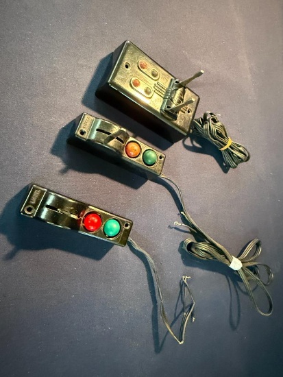 (2) LIONEL AUTOMATIC SWITCH CONTROLLERS AND A LIONEL POSTWAR 1122-100 DUAL SWITCH TRACK CONTROLLER