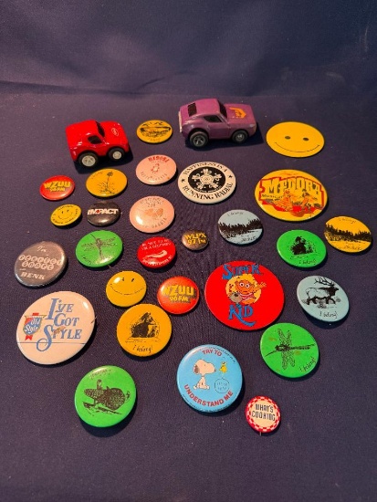 LOT OF VINTAGE PINS WITH (2) VINTAGE METAL TONKA CARS, (1) CUDA HEMY IN PURPLE, (1) MINI RED COUPE