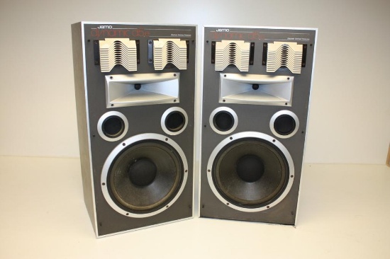 Pair of Jamo Dynamic DSE Speakers