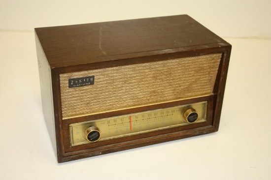 ZENITH AM/FM WOODEN TUBE TABLETOP RADIO, C730