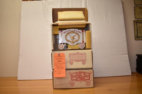 (3) Columbine hobby model wagons; colon bandwagon, Tableau wagon, cage wagon
