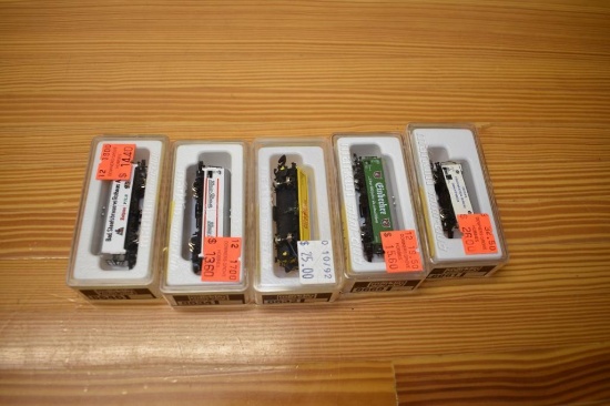 (5) Marklin Mini -club train cars: