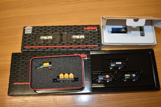 (4) Marklin Mini- club train cars: three boxes and 1 Tin