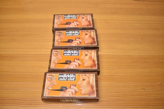 (4) Marklin Z-scale Mini-club train cars.