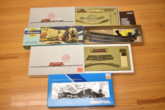 (4) miscellaneous train cars, many in boxes;