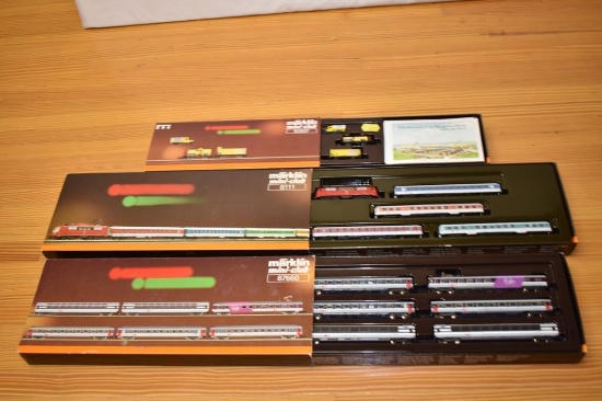 (3) Marklin Mini-club train cars;