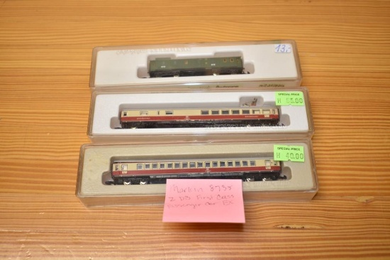 (3) Marklin Mini-club train cars;