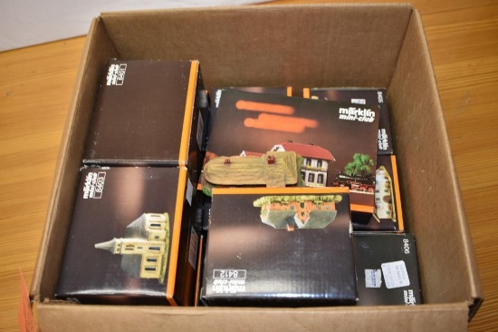 Box with Marklin Mini-club houses