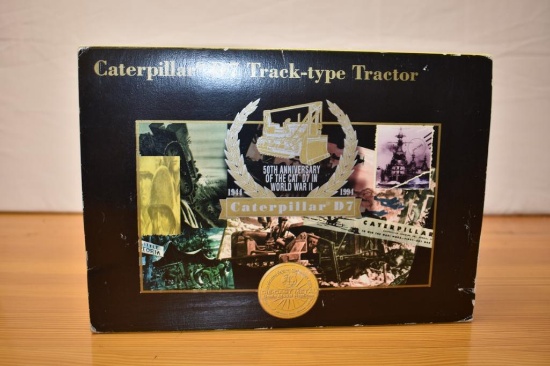 Caterpillar D7 track-type tractor, 1:25, diecast metal