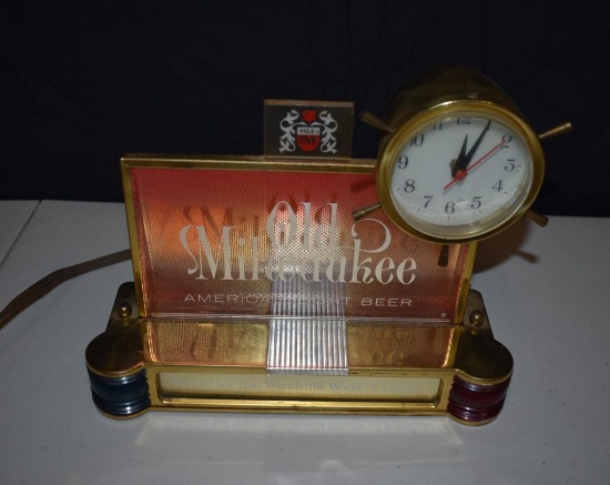 Vintage Old Milwaukee beer advertising 1962 lighted clock nautical maritime sign w/ bell
