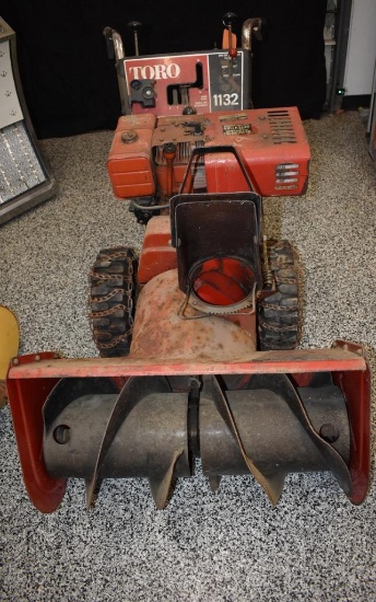 Toro 1132 Snow Blower, Heavy Duty 11 HP Briggs, 32 Inch Cut, needs some work, electric start