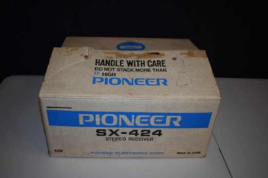 Vintage 1970s Pioneer SX424 SX-424 Stereo Silver Face Receiver in box