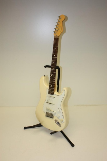 1994 Fender USA Stratocaster Strat Electric Guitar, no case