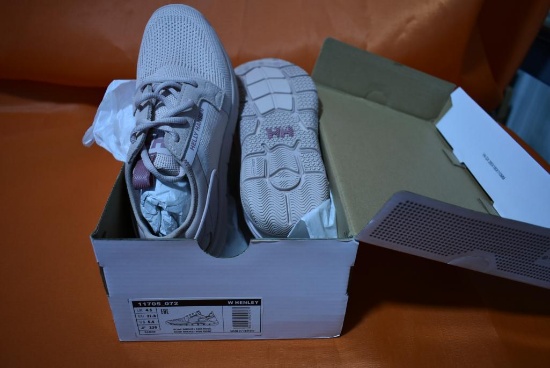 HENLEY SIZE 6.5 US SHOES