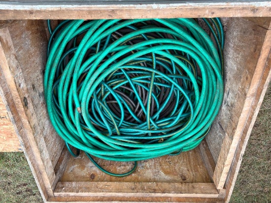 CRATE W/ASSORTED GARDEN HOSES