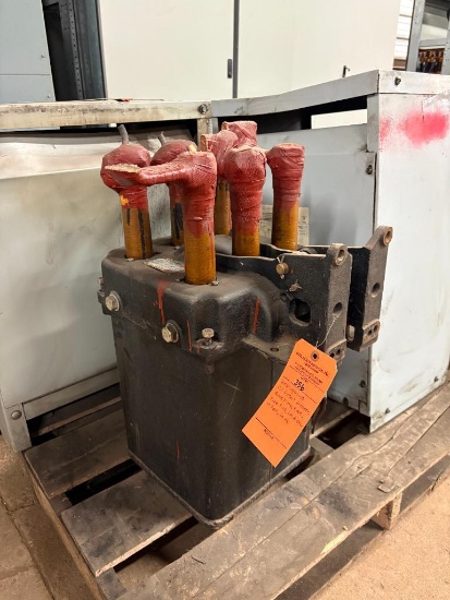 WESTINGHOUSE OIL CIRCUIT BREAKER, RATED VOLTS; 5000 TYPE F122,