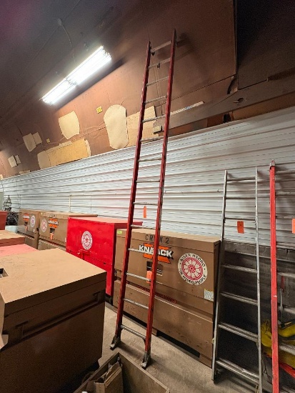WERNER 14' FIBERGLASS LADDER