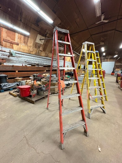 LOUISVILLE 8' FIBERGLASS STEP LADDER, 300# CAPACITY