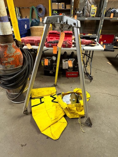 MILLER MANHANDLER MAN RATED HOIST/WORK WINCH, MODEL 8442/65'