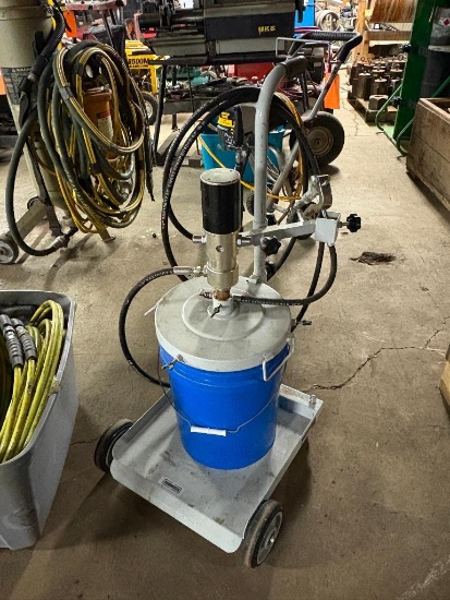 ROUGHNECK PORTABLE GREASE STATION - 5 GALLON CAPACITY