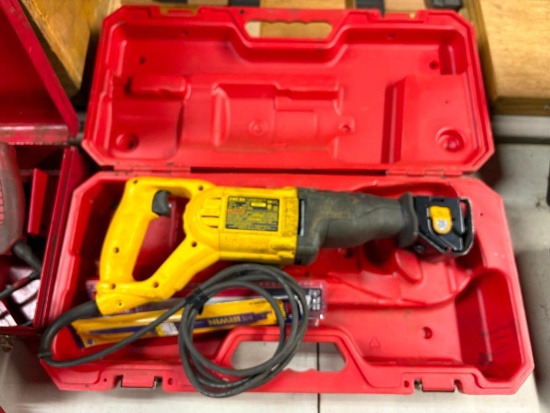 DEWALT DWE 304 V.S. RECIPROCATING SAW,